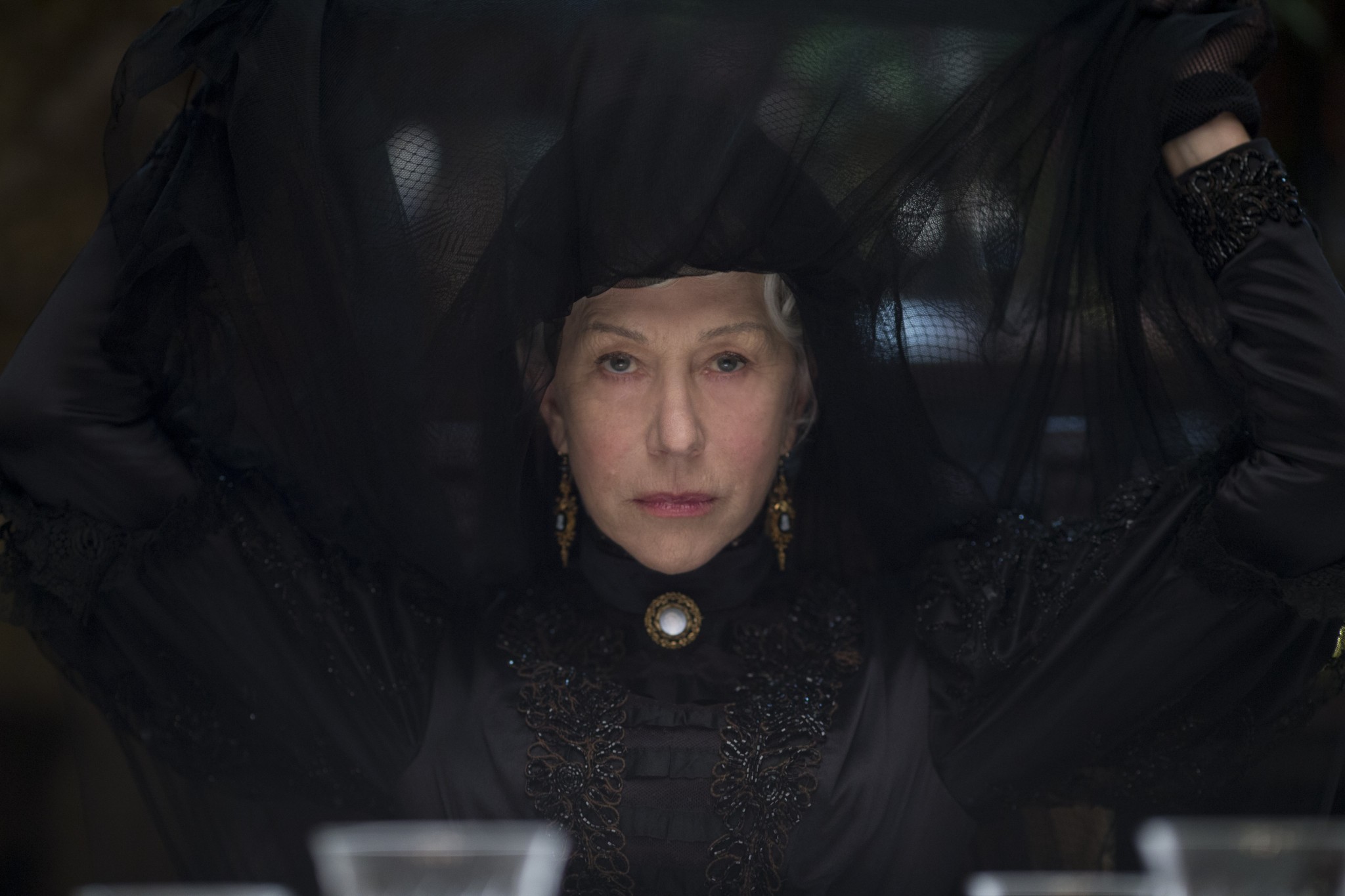 Helen Mirren ako Lady Winchester